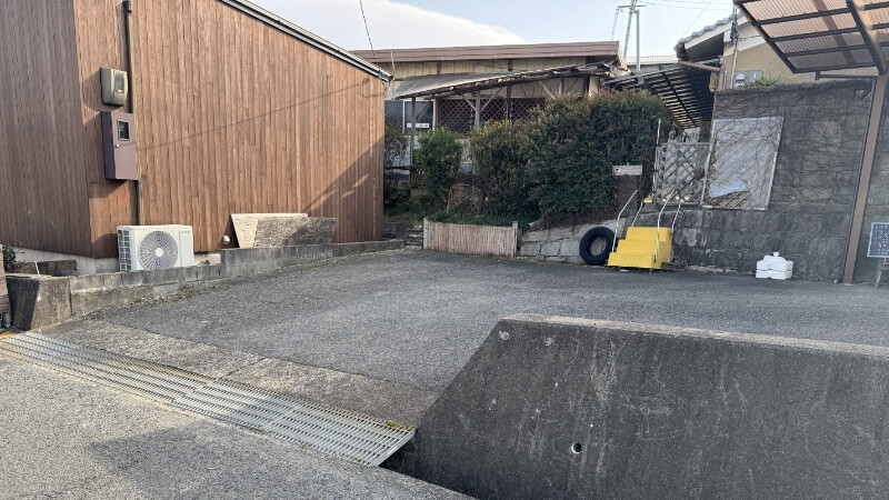 店舗隣接の駐車場の風景１